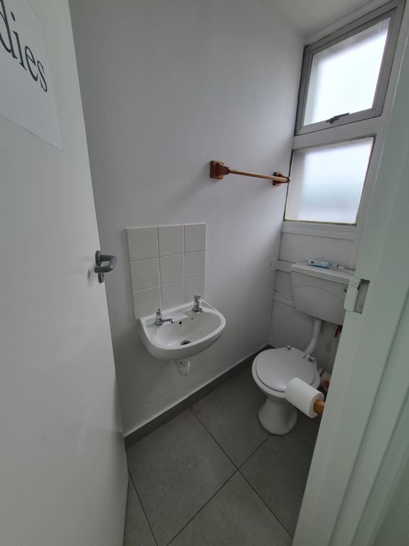 To Let Commercial Property for Rent in Pinelands Western Cape
